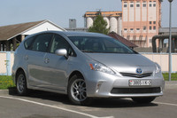 Toyota-Prius V, 2014 г.в, 1.8 бензин-гибрид, АКПП