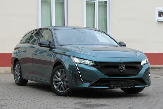 Peugeot 308 III, 2022 г.в, 1.2Б, 6-МКПП Peugeot 308 III, 2022 г.в, 1.2Б, 6-МКПП